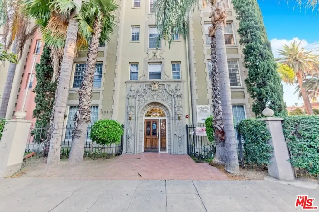 Residential Lease for rent at 5640 Franklin Avenue 500, Los Angeles, Los Angeles County, CA featuring 1 bed and 1 bath