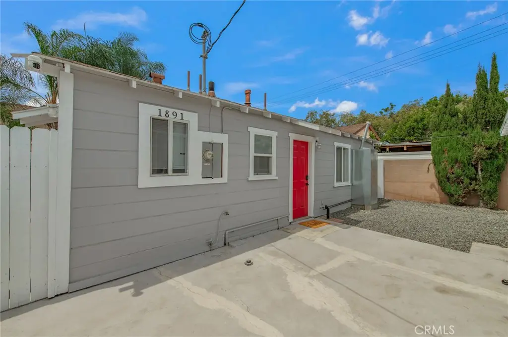 Residential Lease for rent at 1891 Saint Louis, Signal Hill, Los Angeles County, CA featuring 2 beds and 1 bath