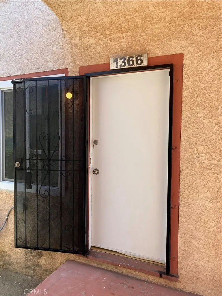 Residential Lease for rent at 1366 W 37th, Los Angeles, Los Angeles County, CA featuring 1 bed and 1 bath