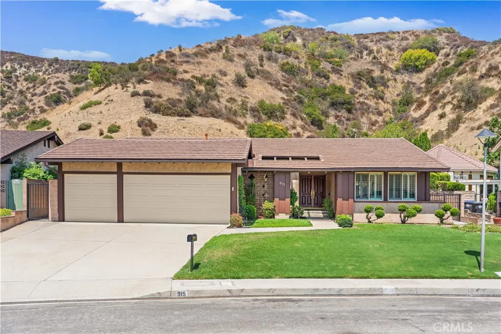 Single Family Residence for sale at 915 Kilmary, Glendale, CA featuring 3 beds and 2 baths