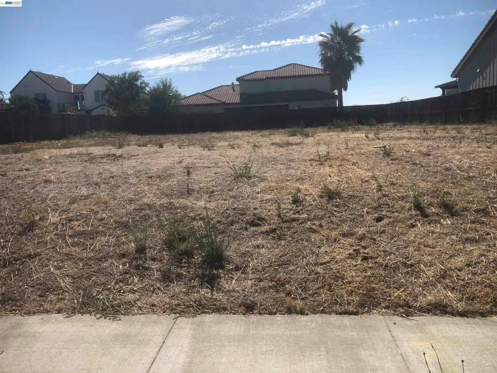 2252 Somerset Cir, Woodland, CA — listing photo 1