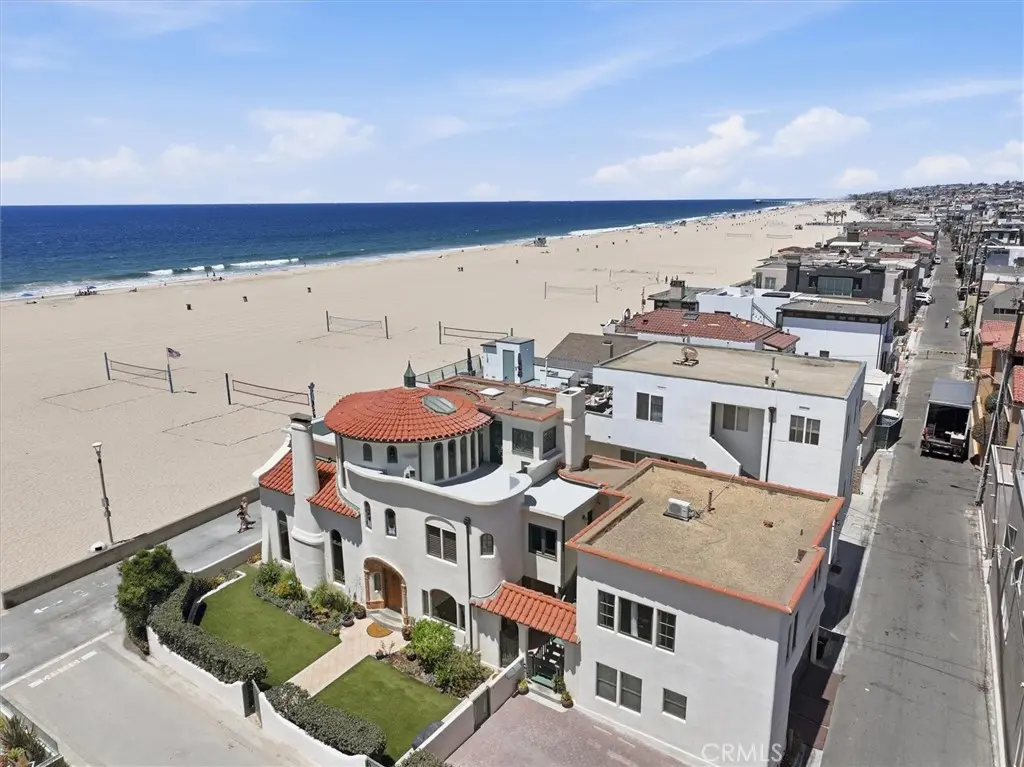 Residential Lease for rent at 1602 The Strand (Entire Property), Hermosa Beach, Los Angeles County, CA featuring 6 beds and 7 baths