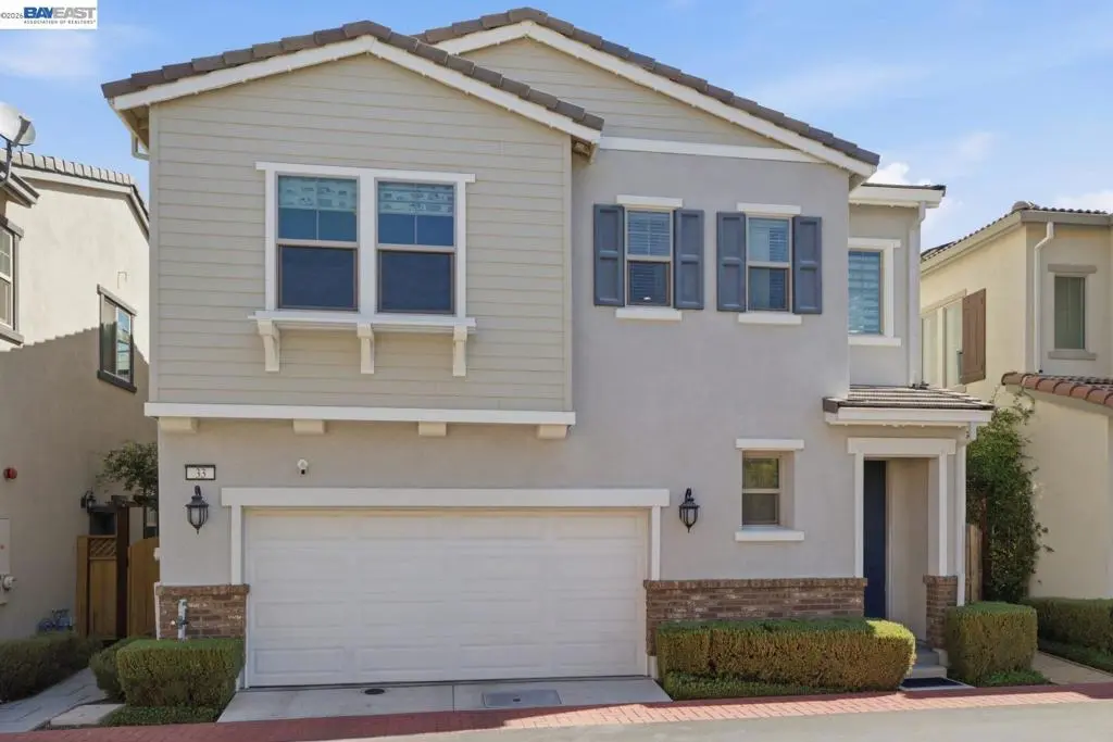 Residential Lease for rent at 33 W Roccolino Ln, Mountain House, San Joaquin County, CA featuring 3 beds and 3 baths