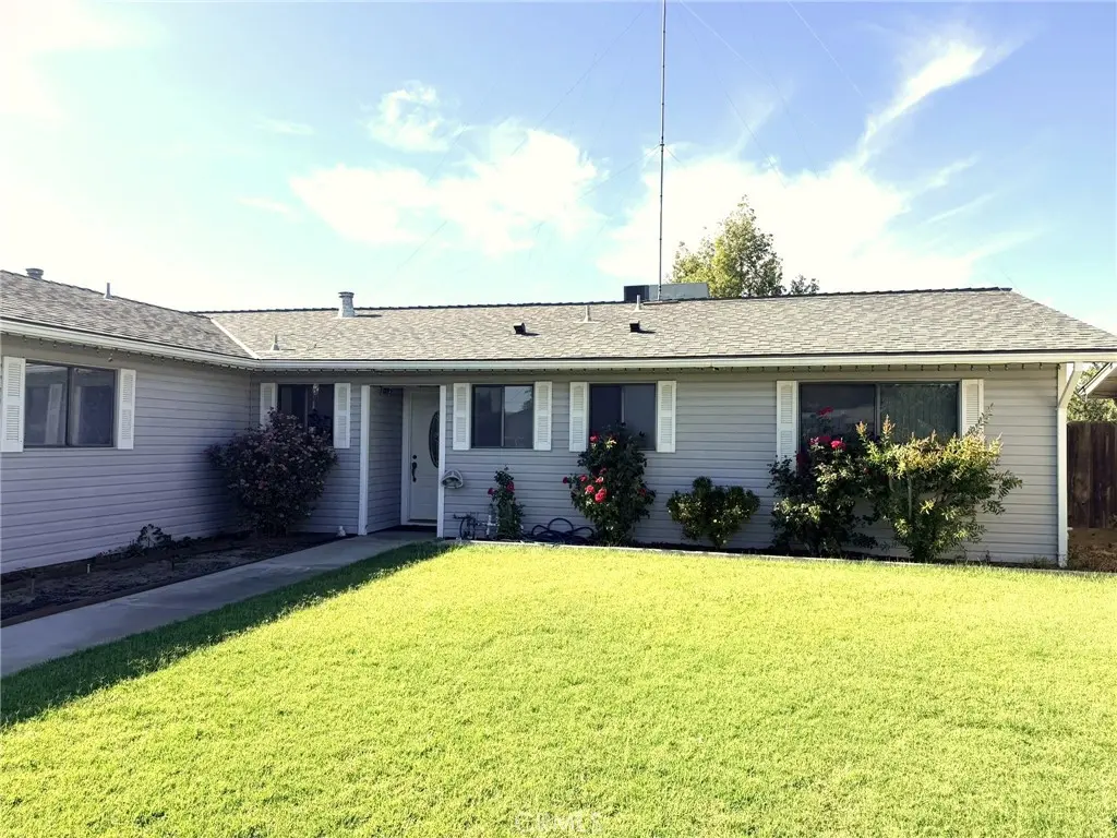 33 E Wallis, Gustine, CA — listing photo 1
