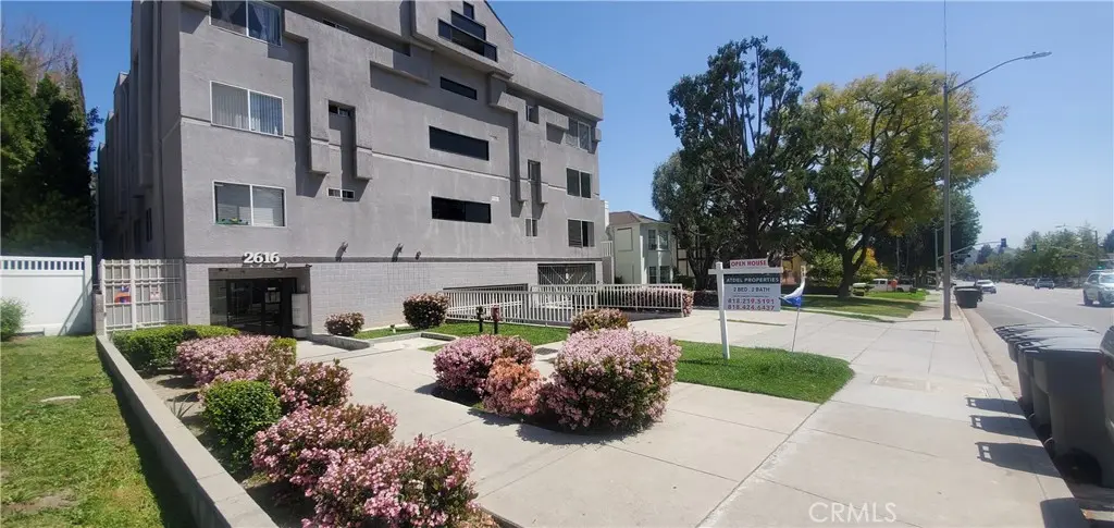 Residential Lease for rent at 2616 Canada 302, Glendale, Los Angeles County, CA featuring 1 bed and 1 bath