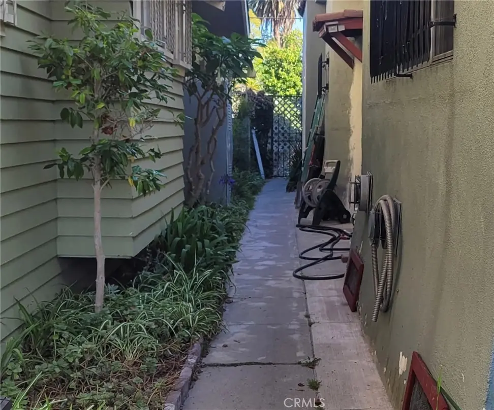 Residential Lease for rent at 1630 MIDDLETON Place, Los Angeles, Los Angeles County, CA and 1 bath