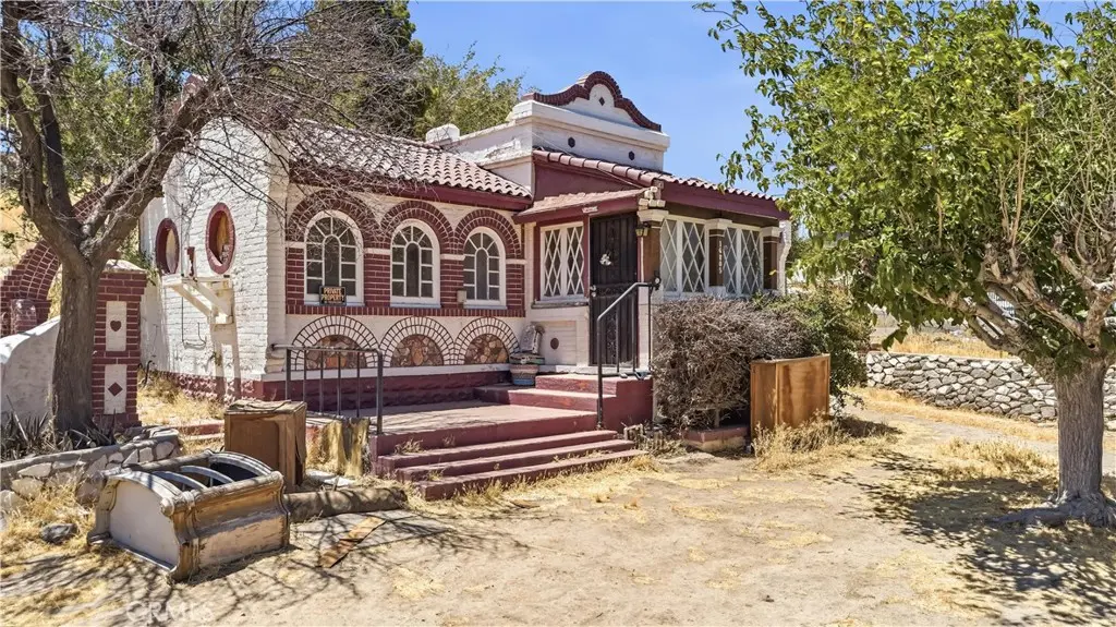 Mixed Use for sale at 16805 yucca, Victorville, CA featuring 2 beds and 1 bath