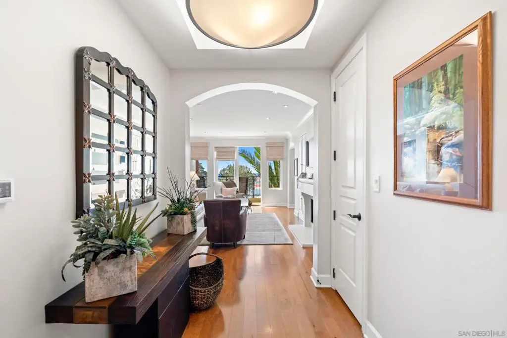Single Family Residence for rent at 1010 Genter St 302, La Jolla, CA featuring 3 beds and 4 baths