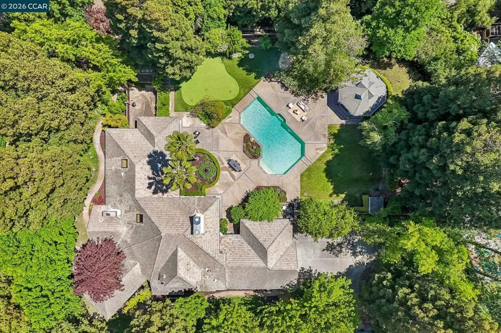 Single Family Residence for sale at 31 Tierra Verde Ct, Walnut Creek, CA featuring 5 beds and 5 baths