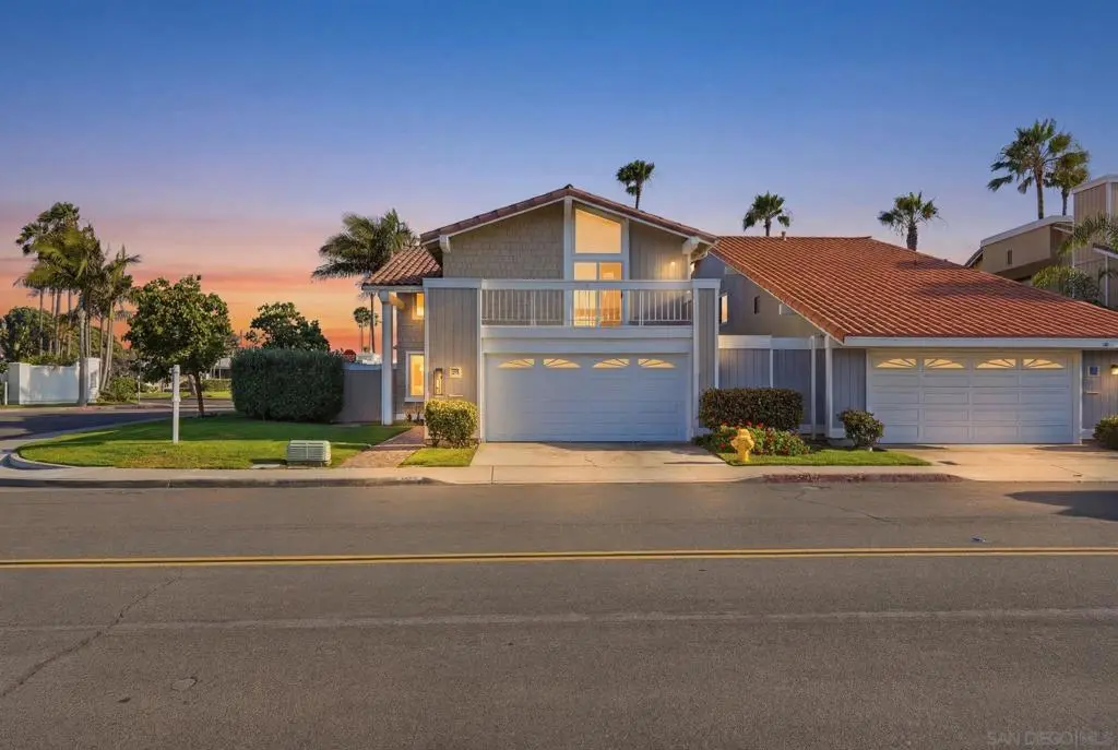 Single Family Residence for rent at 6 Bahama Bnd, Coronado, CA featuring 4 beds and 4 baths