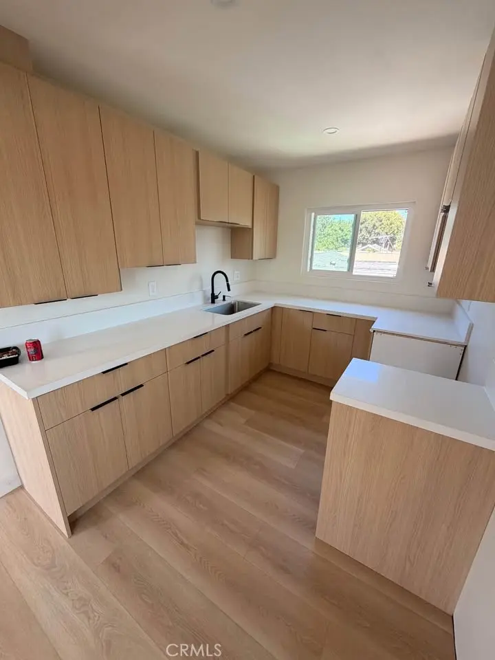 Residential Lease for rent at 5630 blackwelder, Los Angeles, Los Angeles County, CA featuring 2 beds and 1 bath