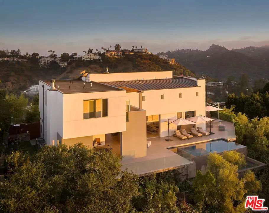 Single Family Residence for sale at 2750 Cardwell Place, Los Angeles, CA featuring 3 beds and 4 baths