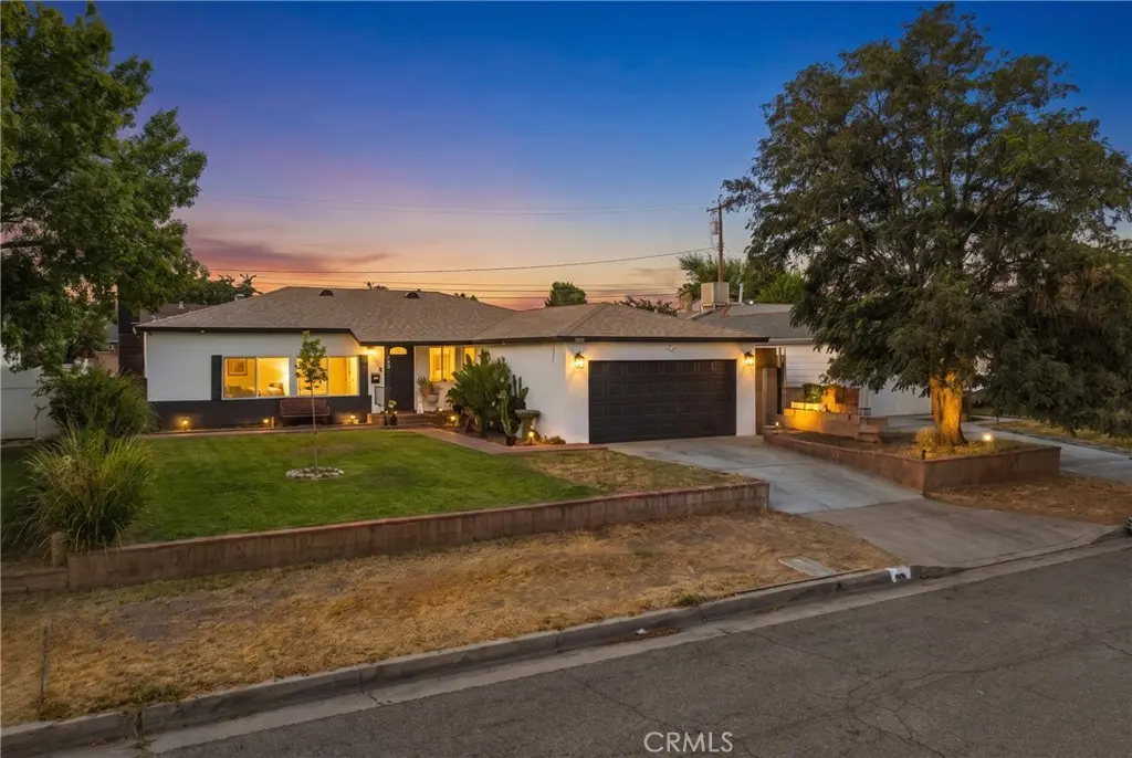 Single Family Residence for sale at 1050 W Avenue J6, Lancaster, CA featuring 3 beds and 2 baths