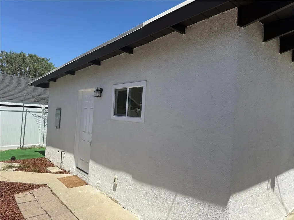 Residential Lease for rent at 1395 B 3rd, La Verne, Los Angeles County, CA featuring 1 bed and 1 bath