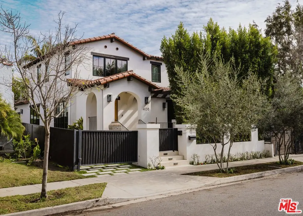 Residential Lease for rent at 408 Westbourne Drive, Los Angeles, Los Angeles County, CA featuring 4 beds and 5 baths
