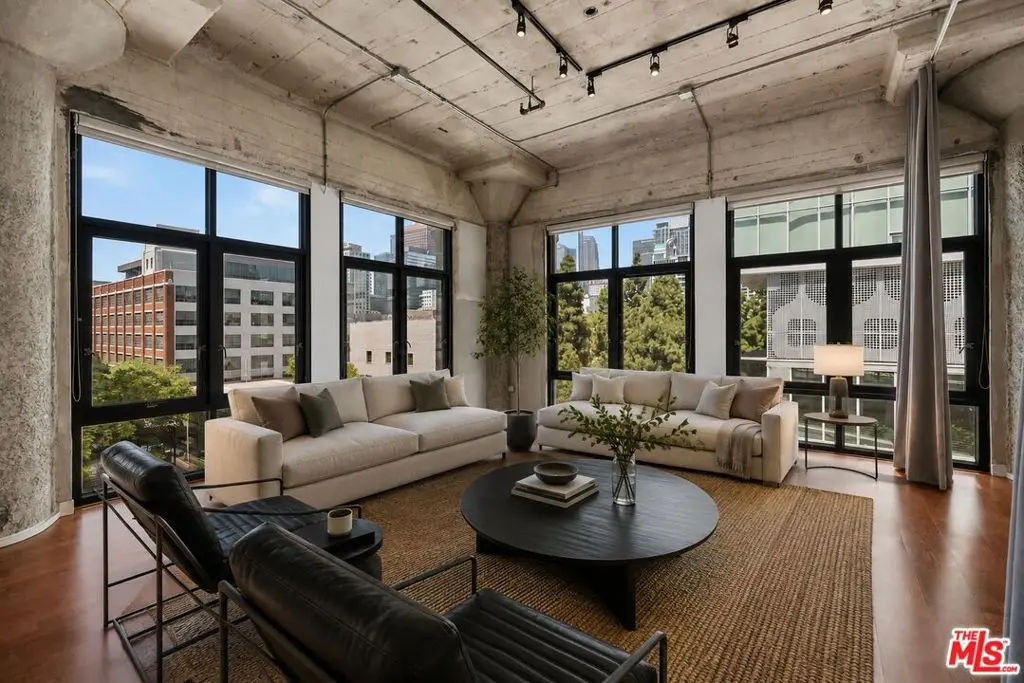 Condominium for sale at 330 W 11th Street 406, Los Angeles, CA featuring 2 beds and 2 baths