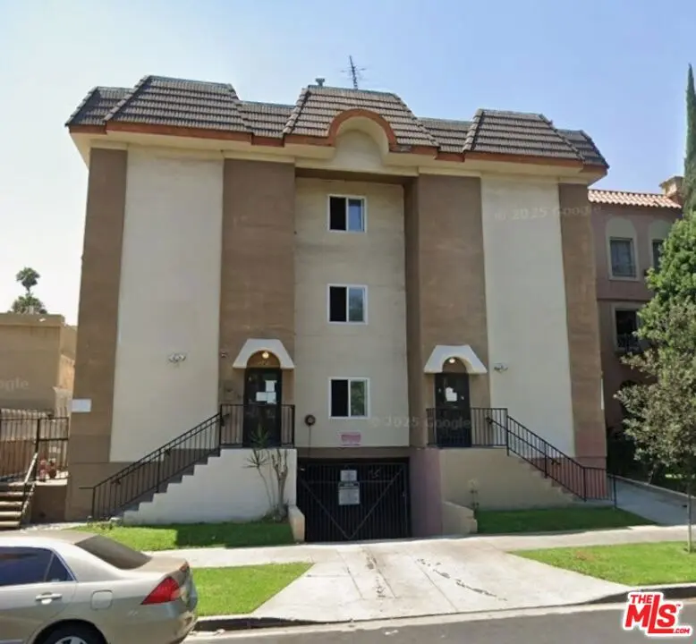 Residential Lease for rent at 545 S Manhattan Place 11, Los Angeles, Los Angeles County, CA featuring 3 beds and 3 baths