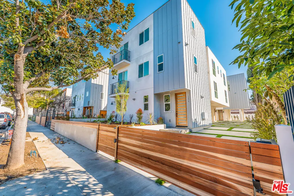 Residential Lease for rent at 1236 N Beachwood Drive, Los Angeles, Los Angeles County, CA featuring 3 beds and 3 baths