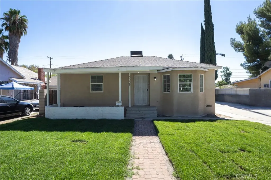 4555 N Stoddard, San Bernardino, CA — listing photo 1