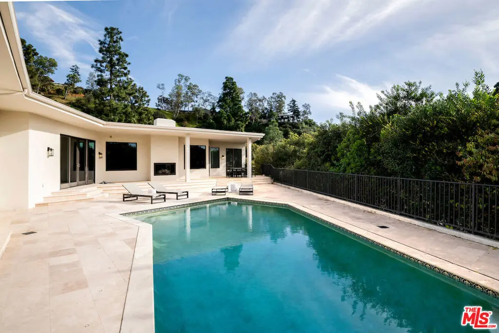 Residential Lease for rent at 1845 Loma Vista Drive, Beverly Hills, Los Angeles County, CA featuring 5 beds and 5 baths