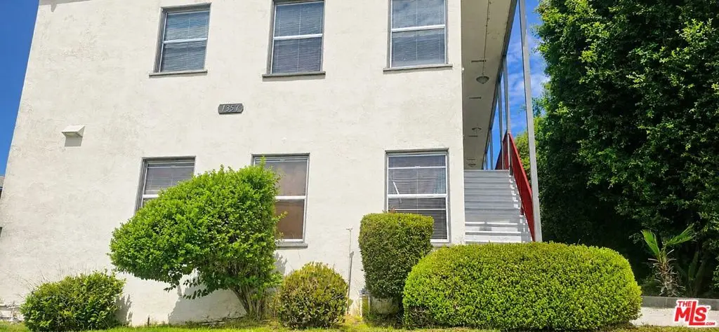 Residential Lease for rent at 1351 S Cochran Avenue 10, Los Angeles, Los Angeles County, CA and 1 bath