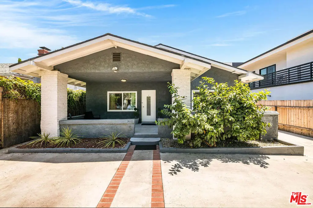 Single Family Residence for sale at 838 N Ridgewood Place, Los Angeles, CA featuring 6 beds and 4 baths