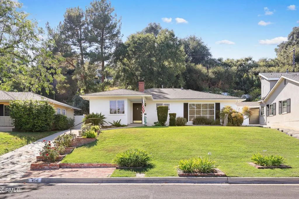 Residential Lease for rent at 4541 Alveo, La Canada Flintridge, Los Angeles County, CA featuring 3 beds and 2 baths