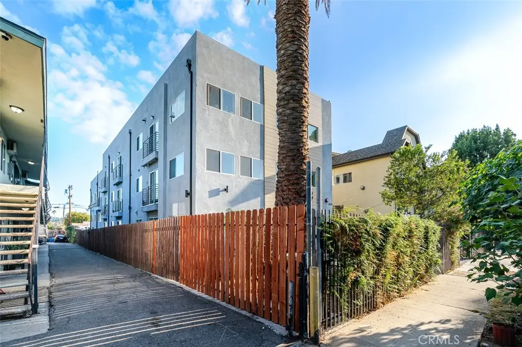 Apartment for sale at 3324 Chapman, Los Angeles, CA
