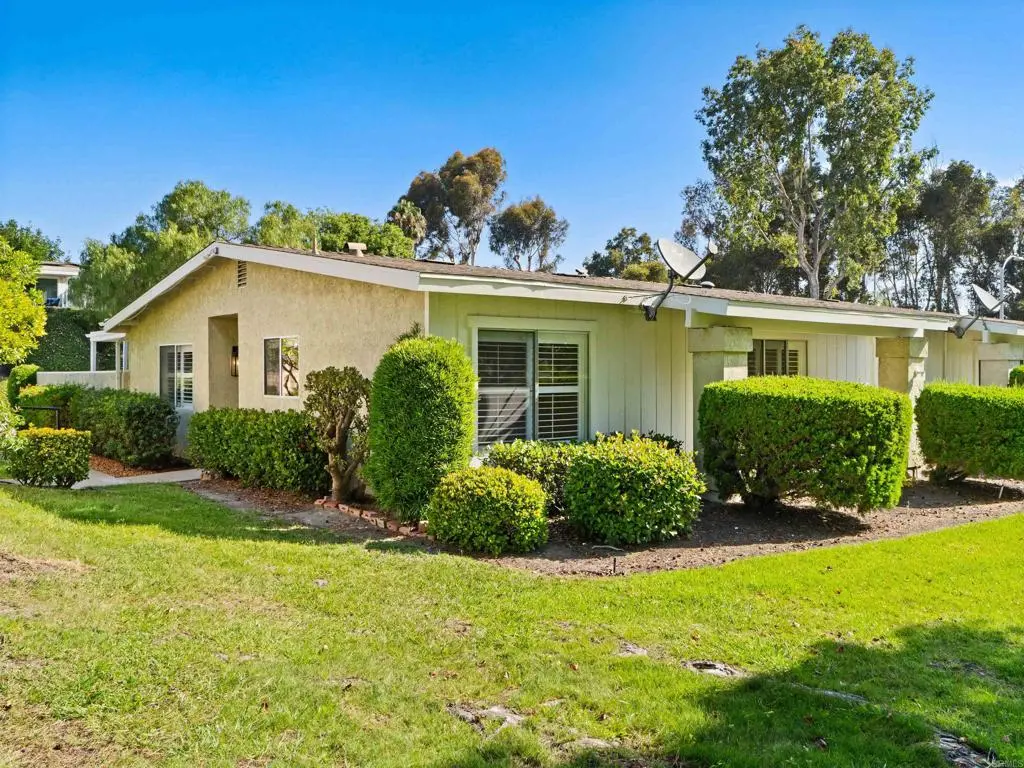 Single Family Residence for sale at 3873 Bay Leaf Way, Oceanside, CA featuring 2 beds and 2 baths