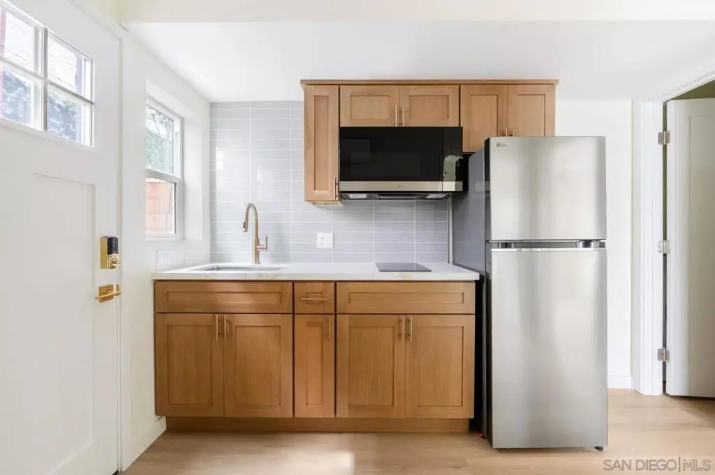 Residential Lease for rent at 722 E 116Th, Los Angeles, Los Angeles County, CA featuring 2 beds and 1 bath