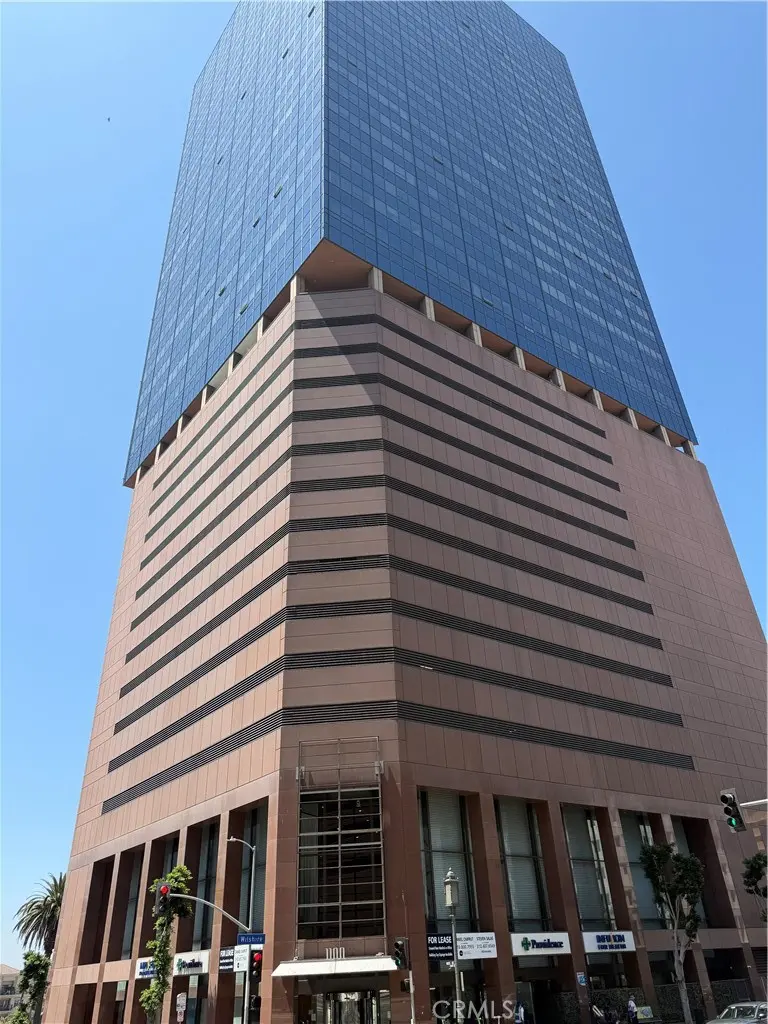 Residential Lease for rent at 1100 Wilshire 2811, Los Angeles, Los Angeles County, CA featuring 2 beds and 2 baths
