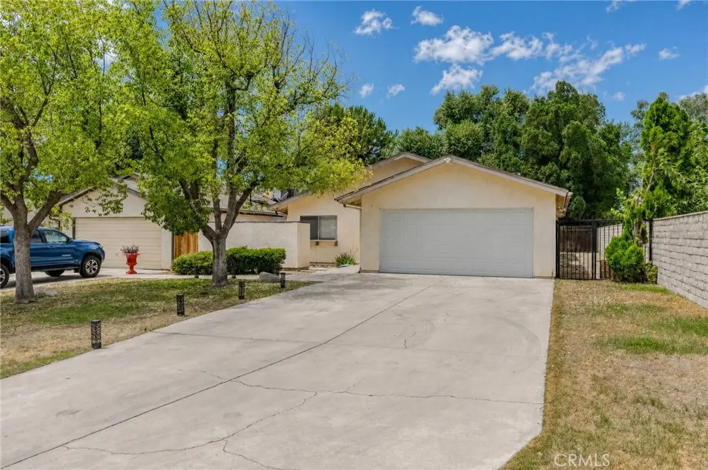 Single Family Residence for sale at 3000 Verdant Court, Bakersfield, CA featuring 3 beds and 2 baths