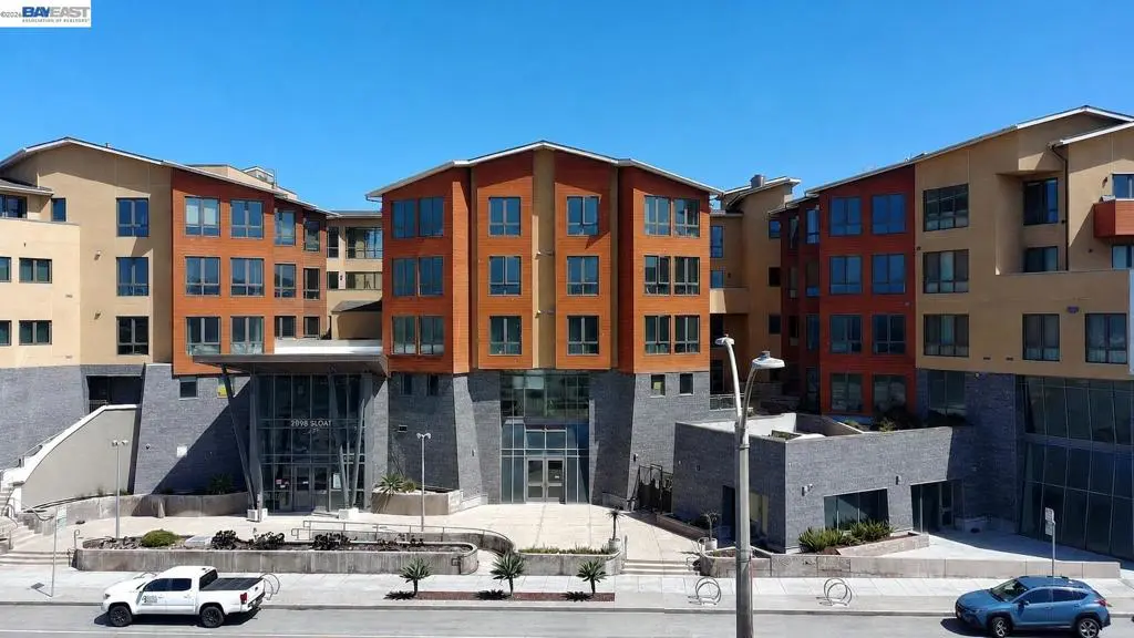 Condominium for sale at 3535 Wawona St 315, San Francisco, CA featuring 2 beds and 2 baths