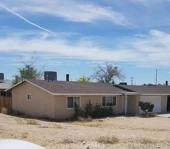 Duplex for rent at 34327 Paris, Barstow, CA featuring 2 beds and 2 baths