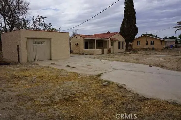 Single Family Residence for rent at 29142 Arrowhead, Barstow, CA featuring 2 beds and 1 bath