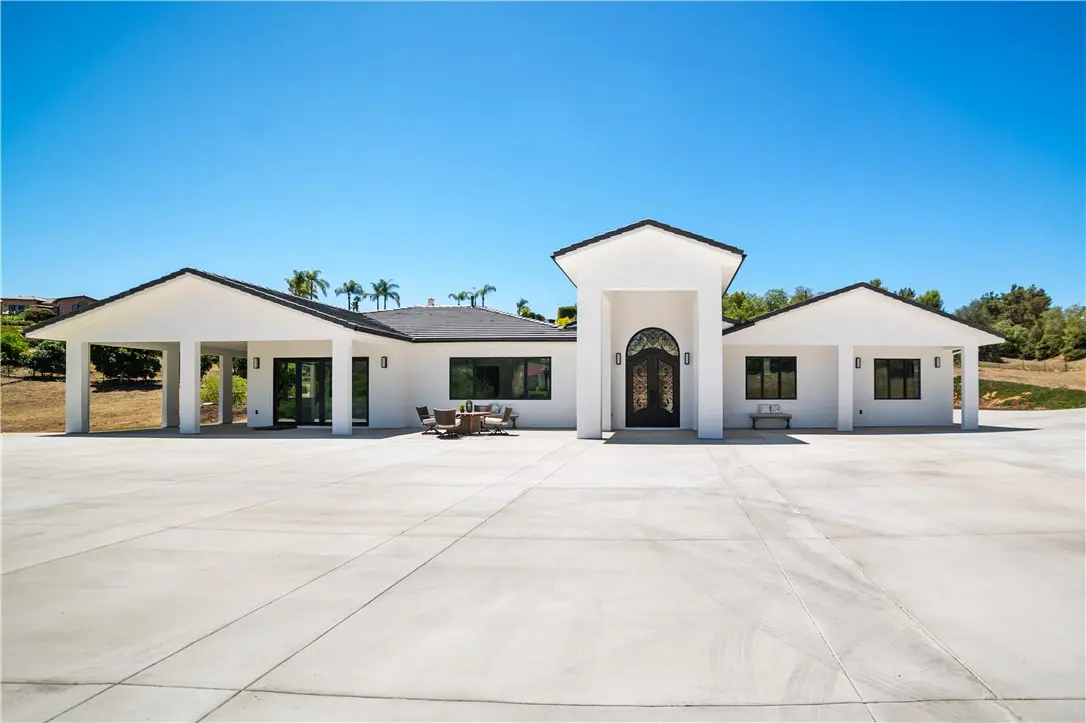 2027 Via Monserate, Fallbrook, CA — listing photo 1