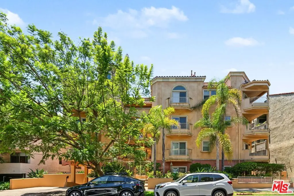 Condominium for sale at 1511 Camden Avenue 103, Los Angeles, CA featuring 2 beds and 2 baths