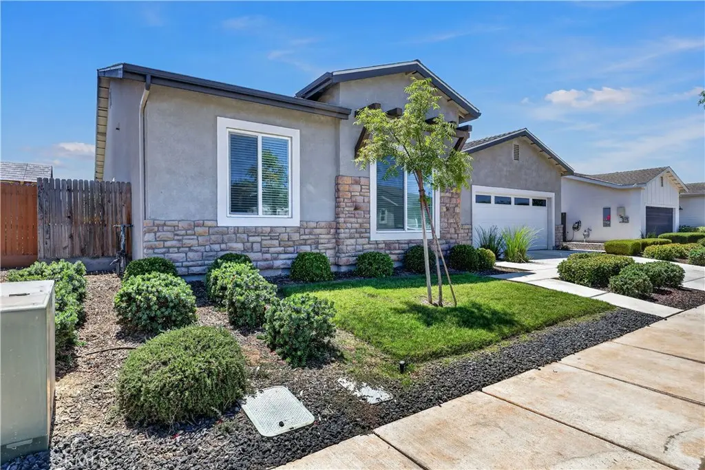 2462 Valverde Drive, Merced, CA — listing photo 1