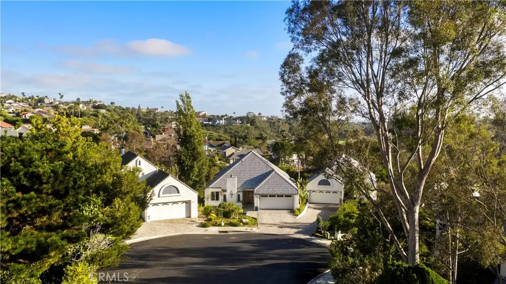 Single Family Residence for sale at 152 Avenida Mesita 18, San Clemente, CA featuring 4 beds and 4 baths