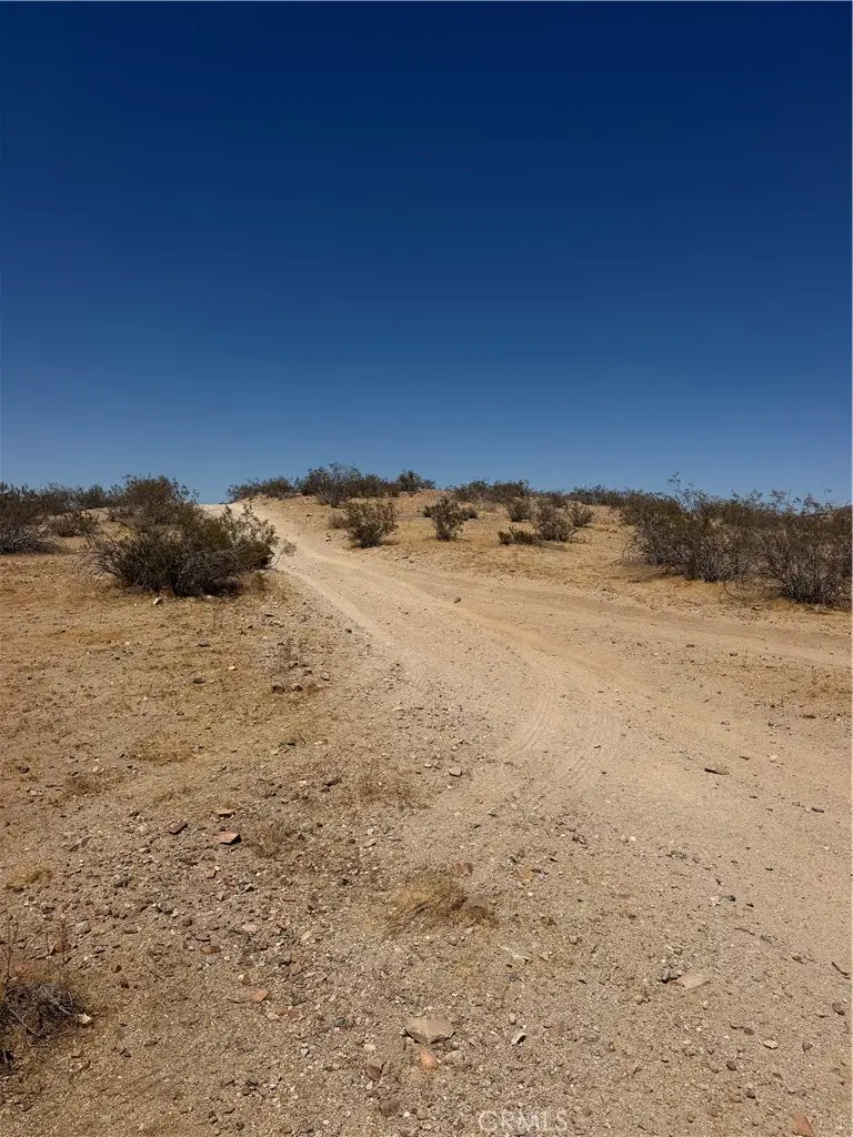 39 Leaping Lizard Lane, Apple Valley, CA — listing photo 1