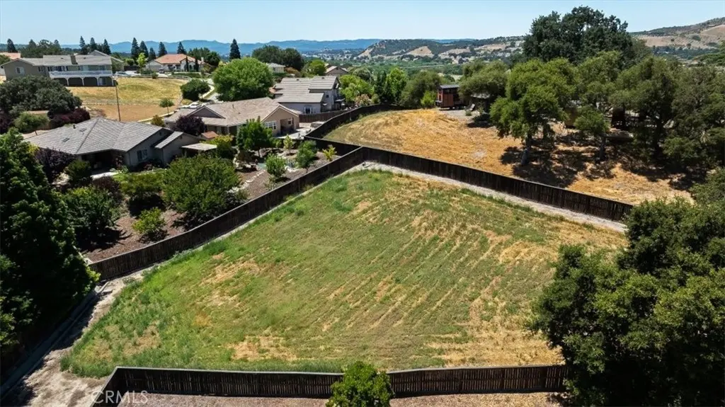 609 Navajo, Paso Robles, CA — listing photo 1