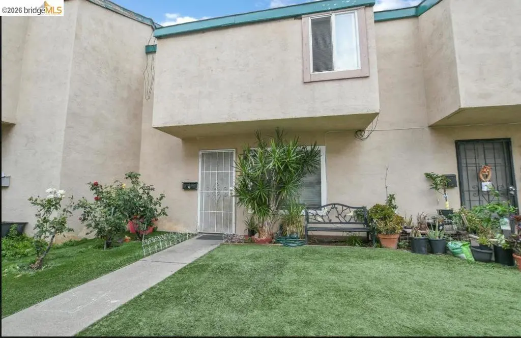 Townhouse for sale at 141 E 15th ST, Pittsburg, CA featuring 3 beds and 2 baths