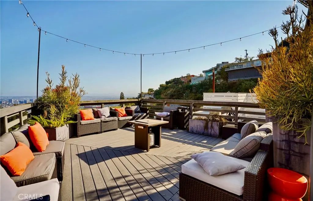Single Family Residence for rent at 8835 Evanview, Los Angeles, CA featuring 6 beds and 9 baths