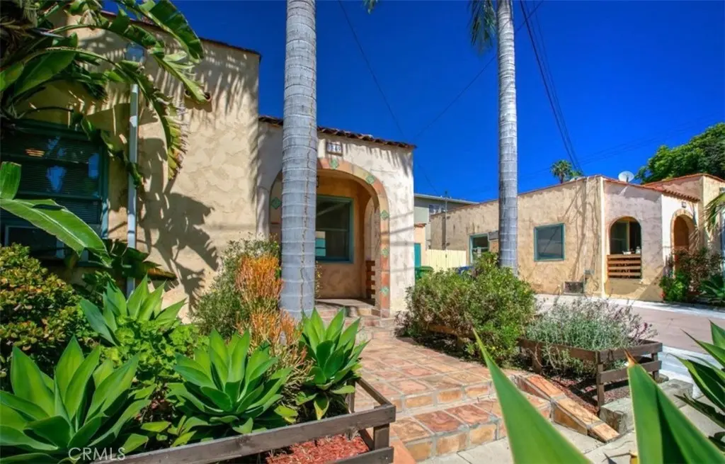 Residential Lease for rent at 1349 N Citrus, Los Angeles, Los Angeles County, CA featuring 2 beds and 1 bath