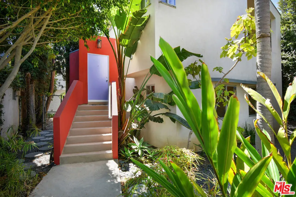 Residential Lease for rent at 656 Angelus Place, Los Angeles, Los Angeles County, CA featuring 2 beds and 2 baths