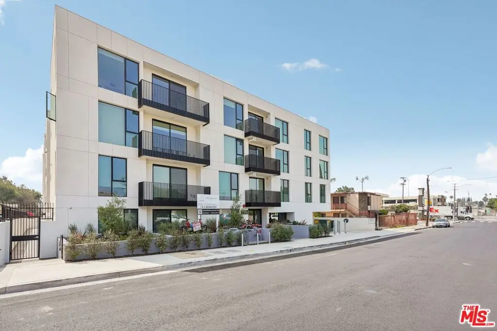 Residential Lease for rent at 1126 N Cornwell Street 309, Los Angeles, Los Angeles County, CA featuring 1 bed and 1 bath