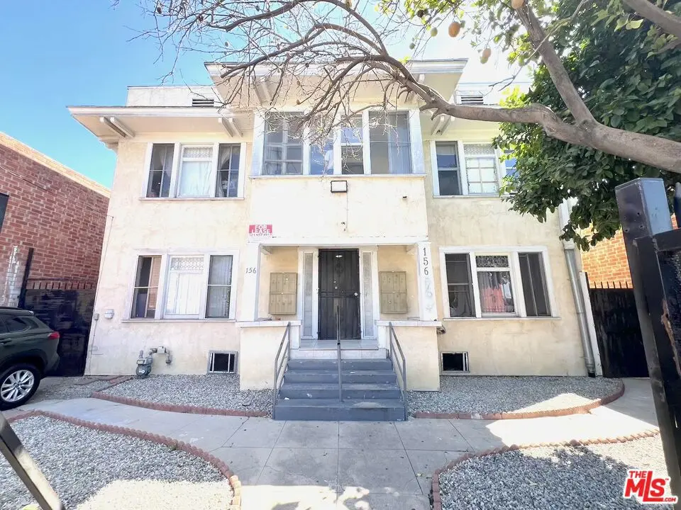 Apartment for rent at 156 W 32nd Street 6, Los Angeles, CA featuring 1 bed and 1 bath