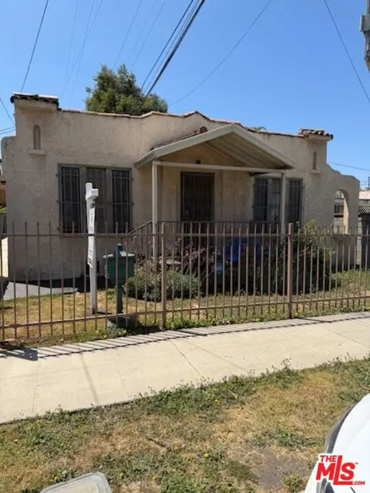 Single Family Residence for sale at 4014 W 30th Street, Los Angeles, CA featuring 2 beds and 1 bath