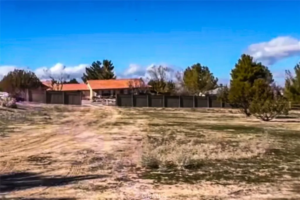 32710 Peach Tree Lane, Pearblossom, CA — listing photo 1