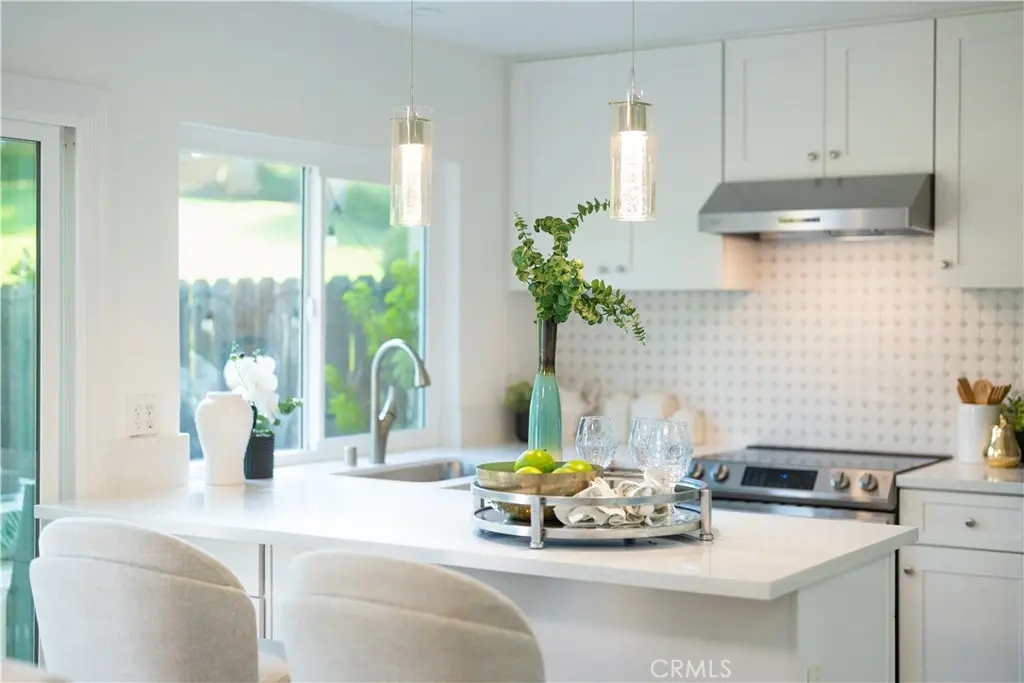 Townhouse for sale at 23712 Porpoise Cove, Laguna Niguel, CA featuring 3 beds and 3 baths